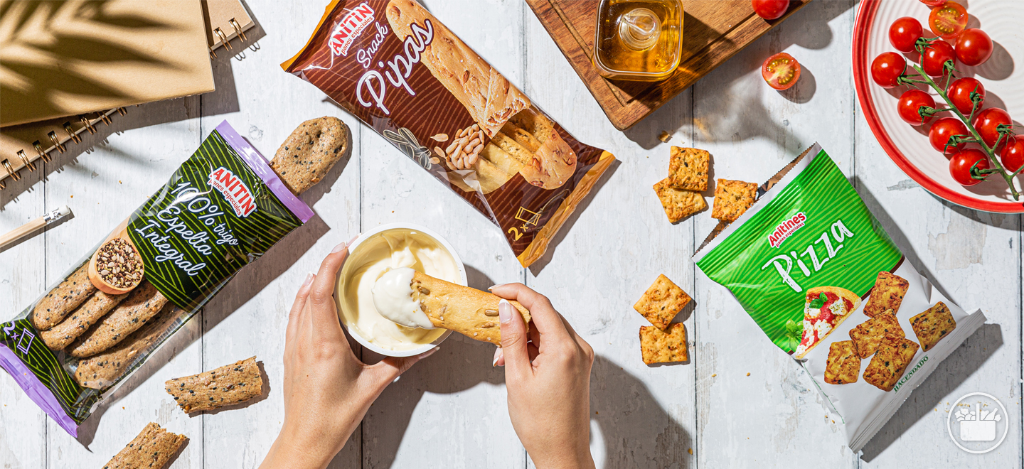 Conheça as nossas diferentes variedades de snacks de pão e todas as suas possibilidades de consumo.  