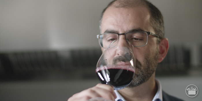 Os nossos especialistas procuram os melhores produtores de vinhos.