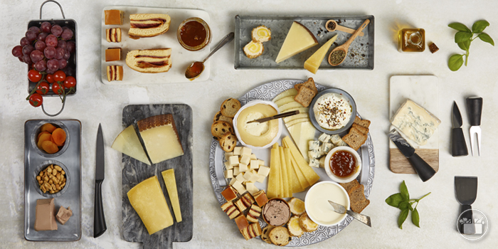 Surpreenda os seus convidados com uma apetitosa tábua de queijos.